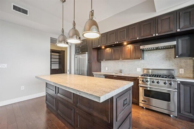 property at 1820 Peachtree St NW