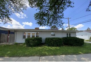 4642 Hawthorne Ave in Lyons, IL - Building Photo - Building Photo