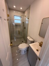 2175 NE 170th St in North Miami Beach, FL - Foto de edificio - Building Photo