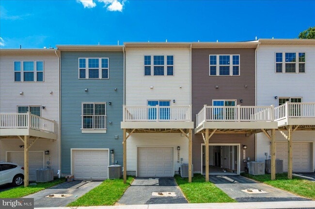 19822 Habitat Ter in Montgomery Village, MD - Foto de edificio - Building Photo