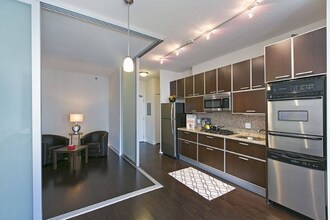 674 W Wayman St in Chicago, IL - Building Photo - Building Photo