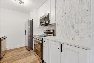 8312 Bowling Green Dr in Austin, TX - Foto de edificio - Building Photo