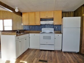 22445 Frontage Rd in Belgrade, MT - Foto de edificio - Building Photo