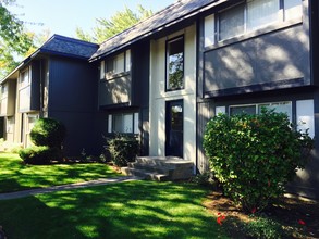 Glenmoor Green I & II in Yakima, WA - Foto de edificio - Building Photo