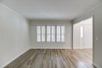 6655 Lake Run Dr in Flowery Branch, GA - Building Photo - Building Photo