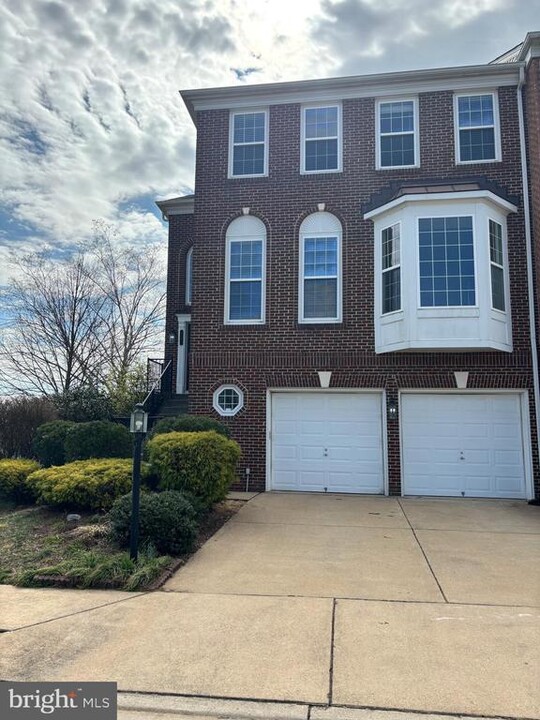 8251 Purple Lilac Ct in Lorton, VA - Building Photo