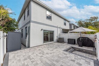 2704 W Gray St in Tampa, FL - Building Photo - Building Photo