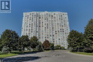 2627 McCowan Rd in Toronto, ON - Building Photo