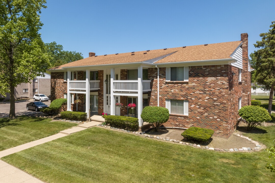 Jamestown Village Apartments in Allen Park, MI - Foto de edificio