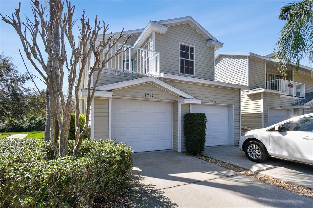 1912 Hammocks Ave in Lutz, FL - Building Photo