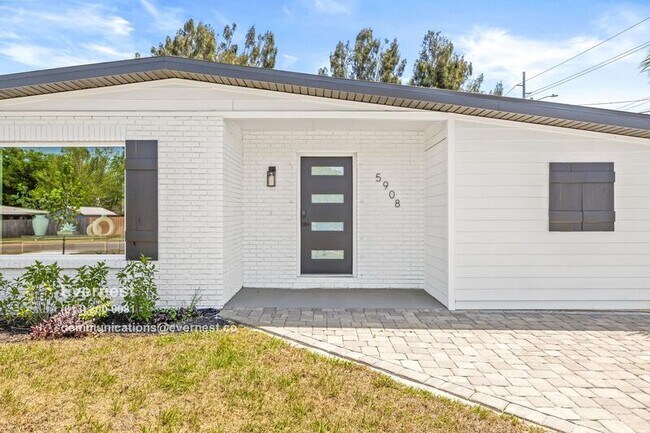 5908 S Manhattan Ave in Tampa, FL - Building Photo - Building Photo
