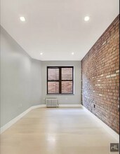 Stanton Street, Unit 5C in New York, NY - Foto de edificio - Building Photo