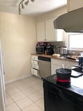 15 Evelyn Dr in Bristol, RI - Building Photo - Building Photo