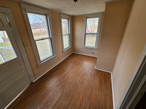 1022 Carolina St in Neodesha, KS - Foto de edificio - Building Photo