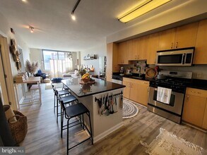 440 L St NW, Unit 912 in Washington, DC - Building Photo - Building Photo