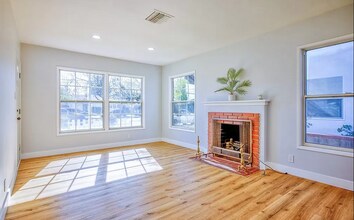 6621 Lindley Ave in Los Angeles, CA - Building Photo - Building Photo