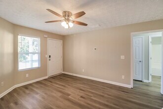 423 Underwood Ct in Locust Grove, GA - Building Photo - Building Photo