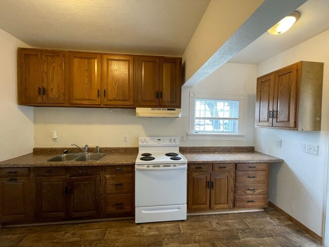 property at 122 S 2nd Ave