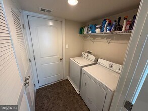 233 Parkview Ave in Gaithersburg, MD - Building Photo - Building Photo
