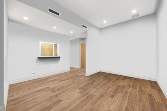 950 5th Ave in New York, NY - Building Photo - Interior Photo