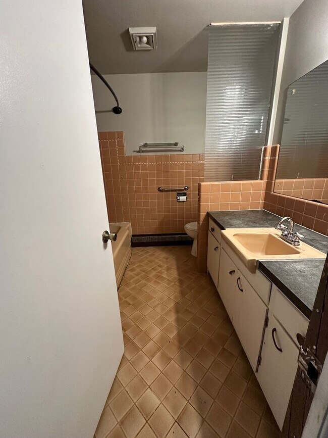 7105 W Capitol Dr in Milwaukee, WI - Building Photo - Building Photo