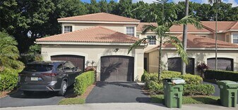 1002 Sevilla Cir in Weston, FL - Building Photo