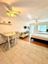401 Collins Ave in Miami Beach, FL - Building Photo - Building Photo