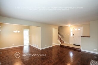 677 Shining Water Dr in Carol Stream, IL - Foto de edificio - Building Photo