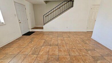 6436 Kentwick Dr in Houston, TX - Building Photo - Building Photo