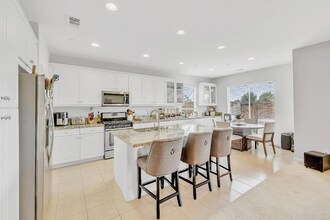 7800 Glisten Way in Bakersfield, CA - Building Photo - Building Photo