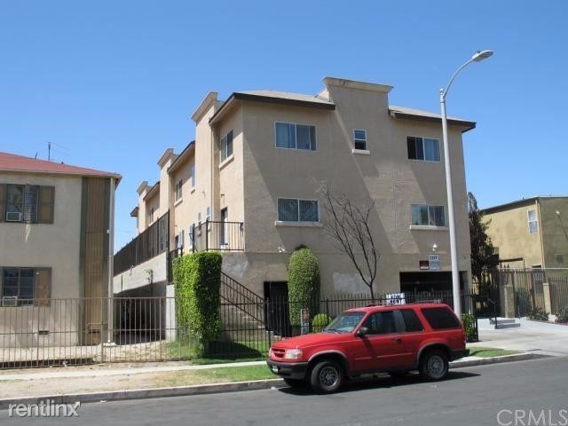 7327 Bakman Ave, Unit 4 in Los Angeles, CA - Building Photo