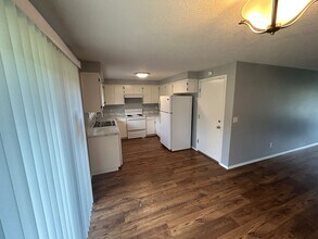 1530 SW Hilary St in McMinnville, OR - Building Photo - Building Photo