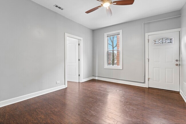 2619 W Hirsch St, Unit 2 in Chicago, IL - Building Photo - Building Photo