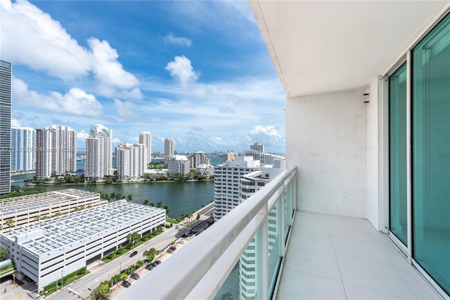 950 Brickell Bay Dr