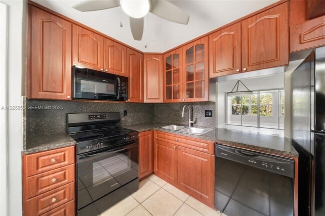 1701 NE 191st St in Miami, FL - Foto de edificio - Building Photo