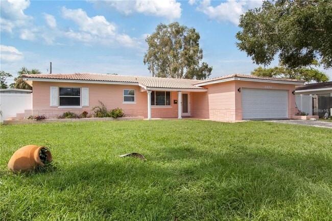 2424 61st Ln N in St. Petersburg, FL - Building Photo - Building Photo