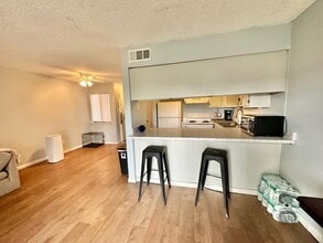 308 Miracle Strip Pkwy SW in Fort Walton Beach, FL - Building Photo - Building Photo