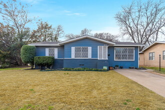 1000 Magnolia St in Arlington, TX - Building Photo - Building Photo