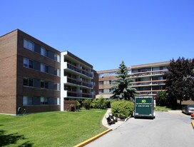 40 Sunrise Ave in Toronto, ON - Building Photo