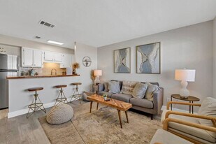 312 Bream Ave, Unit SI ID1502002P in Fort Walton Beach, FL - Building Photo