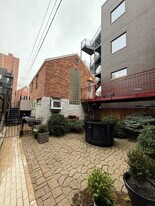 1423 W Walton St in Chicago, IL - Building Photo