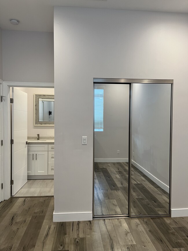 3955 S Budlong Ave in Los Angeles, CA - Building Photo - Building Photo