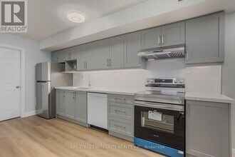 19 D'Arcy St in Toronto, ON - Building Photo - Building Photo