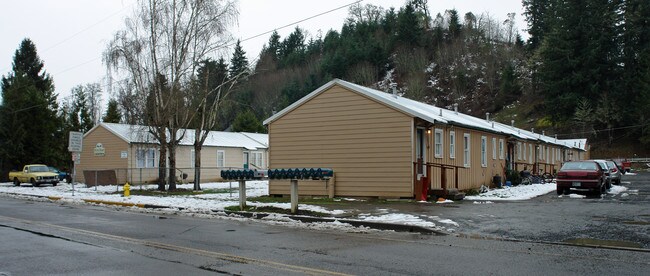 River Road Apartments in Cottage Grove, OR - Building Photo - Building Photo