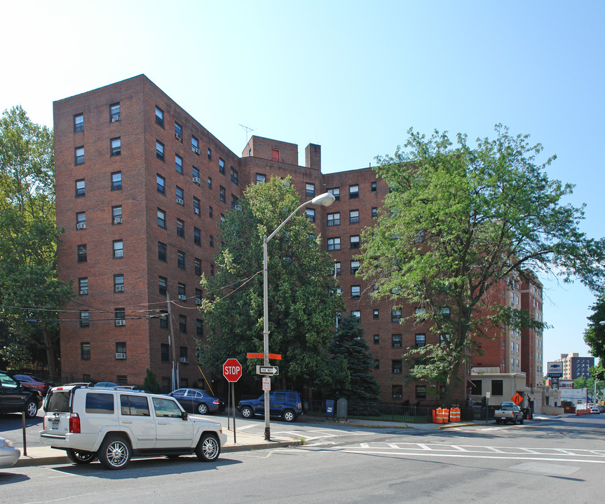 Margotta Court in Tarrytown, NY - Building Photo