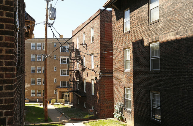 5838 Alderson St in Pittsburgh, PA - Building Photo - Building Photo