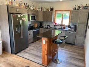 409 N East St in Amherst, MA - Building Photo - Building Photo