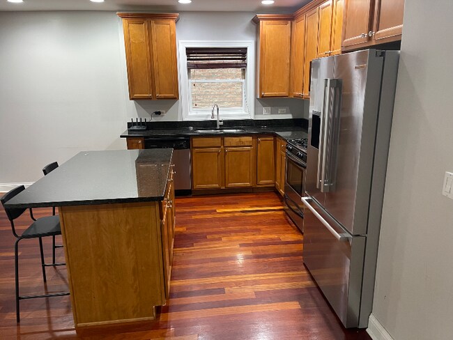 6835 S Cornell Ave in Chicago, IL - Building Photo - Building Photo