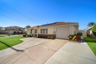 28 Manor Way in Galveston, TX - Building Photo - Building Photo