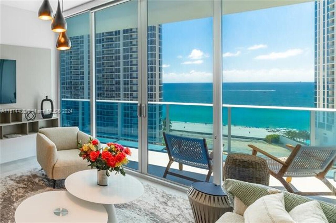 17550 Collins Ave in Sunny Isles Beach, FL - Foto de edificio